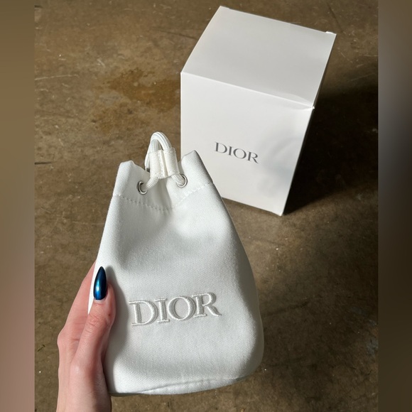 NEW Dior Beauty White Embroidered Bucket Bag with Box Limited Edition 2025 - Picture 2 of 6